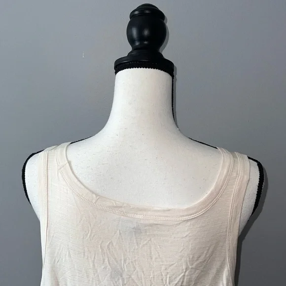 old navy- Cream tank top - Picture 4 of 5